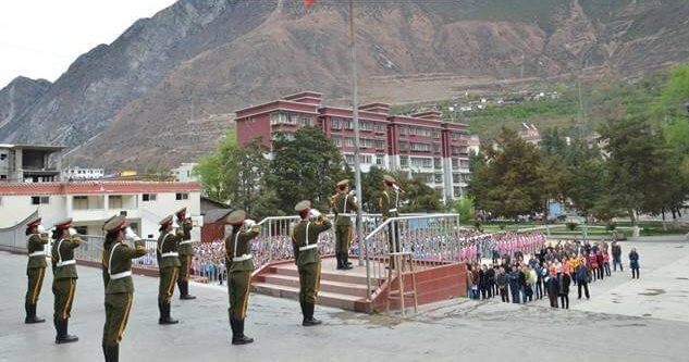 康定縣民族中學(xué)院校環(huán)境