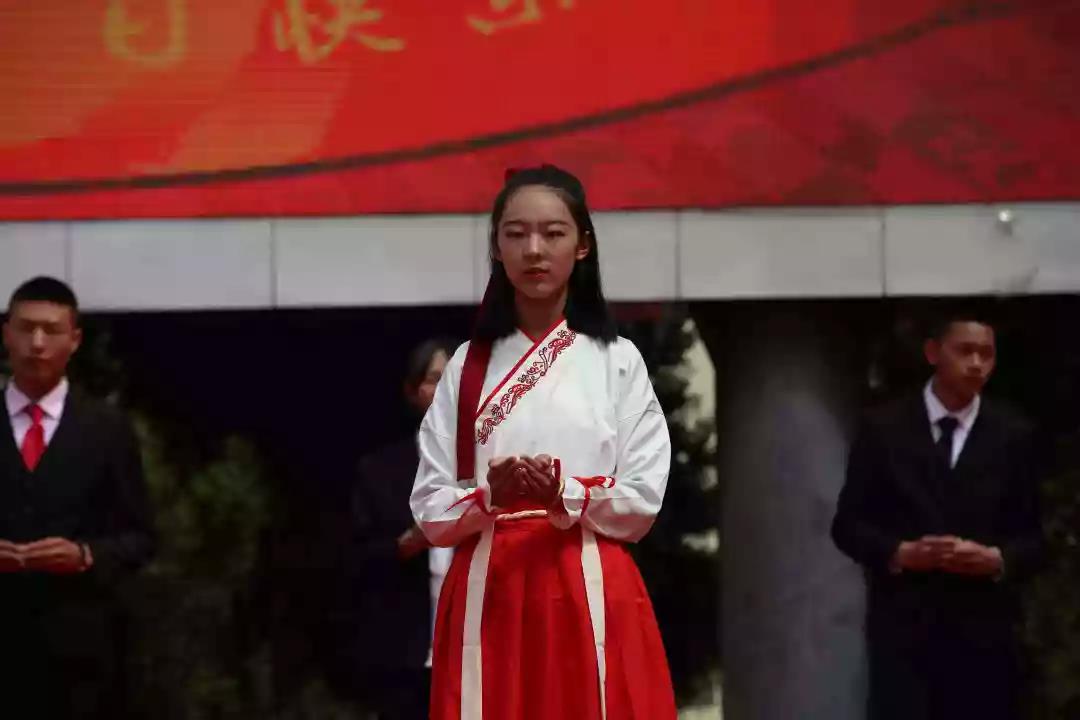 青春不散場(chǎng) 夢(mèng)想新起航 小金中學(xué)高2019屆畢業(yè)典禮