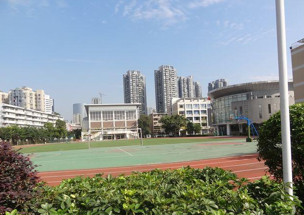 四川大學(xué)附屬中學(xué)地理位置和咨詢電話是？