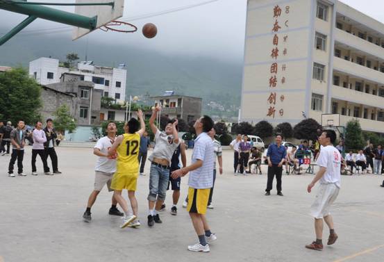 雷波民族中學院校環(huán)境