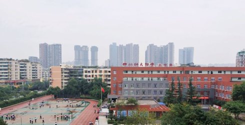 四川師范大學附屬中學地理位置在哪里？