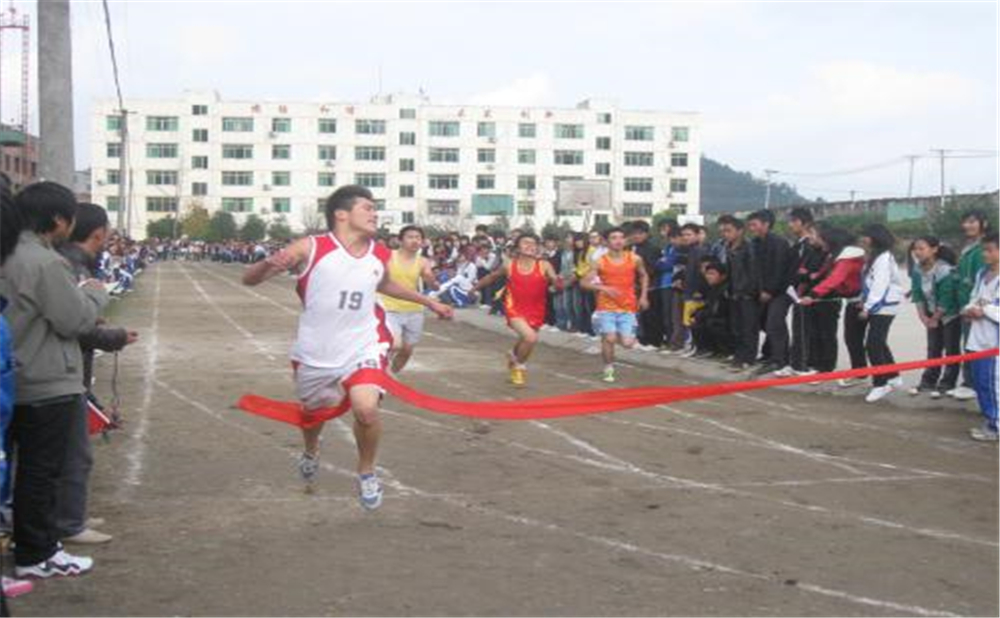 花叢中學學校詳細地址在什么地方？