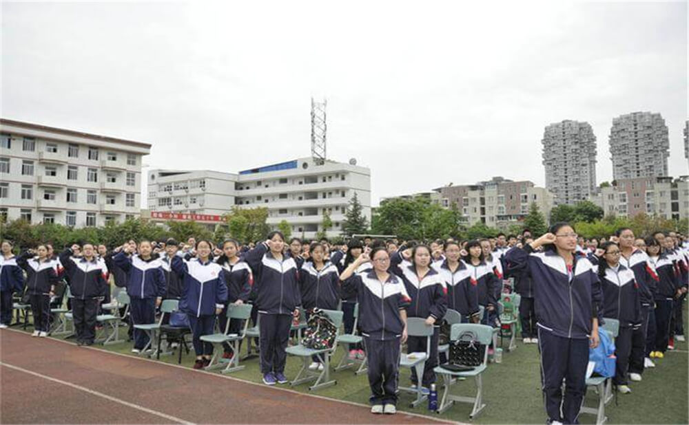 龍泉二中的高中住宿怎么樣？