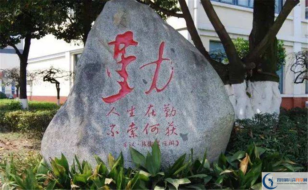 敖平中學(xué)一學(xué)期的學(xué)費(fèi)是多少？