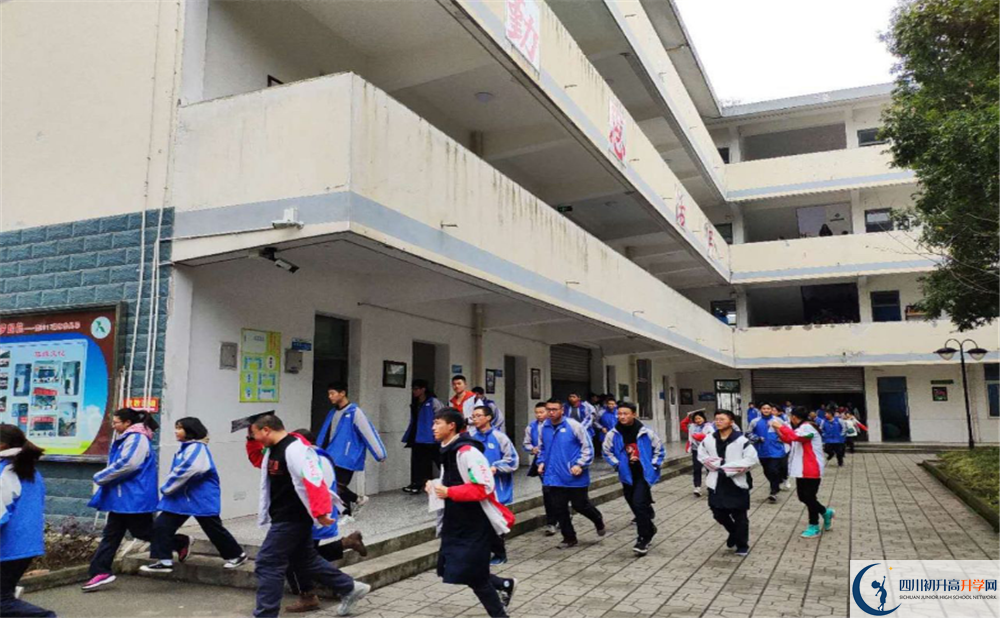 樹德懷遠(yuǎn)中學(xué)的高中住宿好不好？