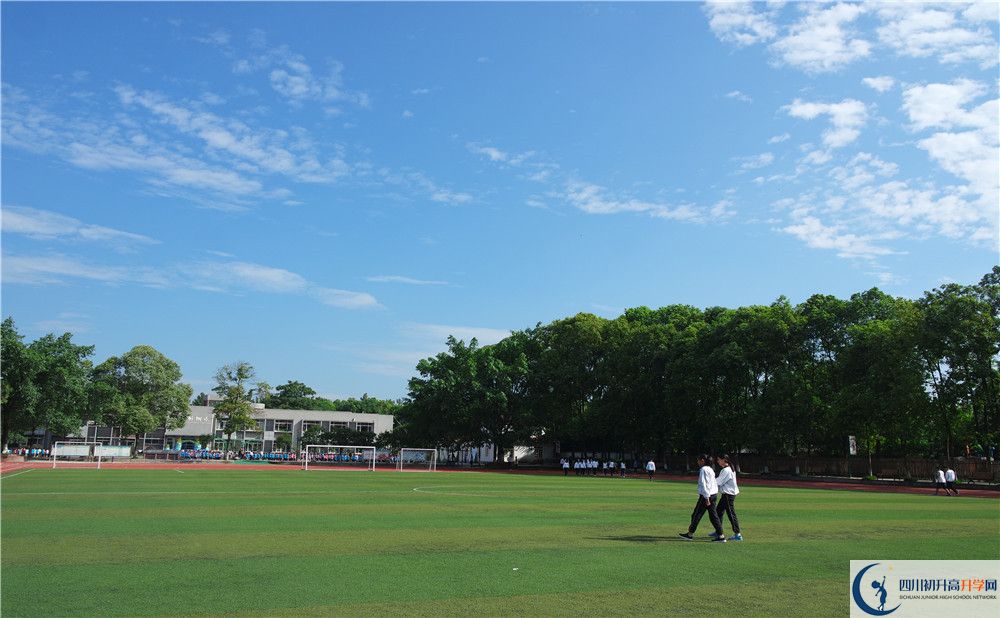 成都成飛中學(xué)的高中住宿怎么樣？