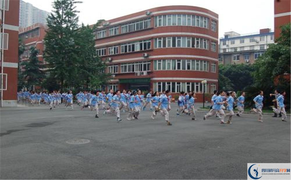 北師大成都實驗中學(xué)住宿條件怎么樣？